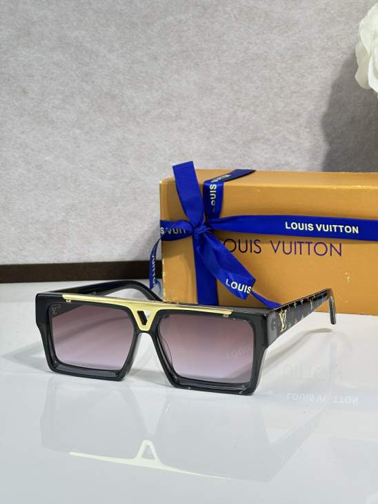 Picture of Louis Vuitton Sunglasses _SKUfw77317386fw